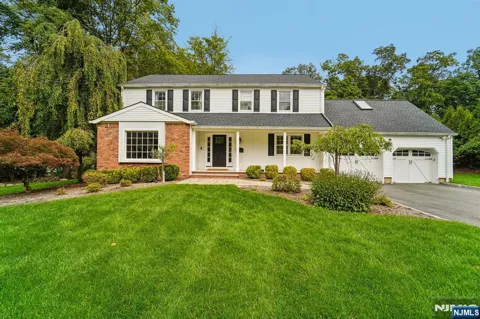 17 Colonial Drive