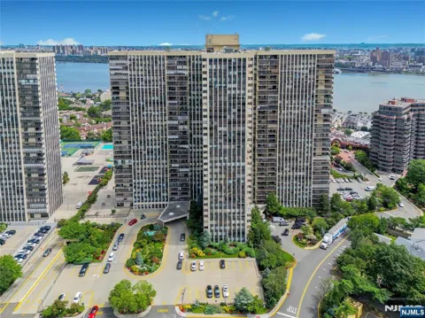 200 Winston Drive 2207