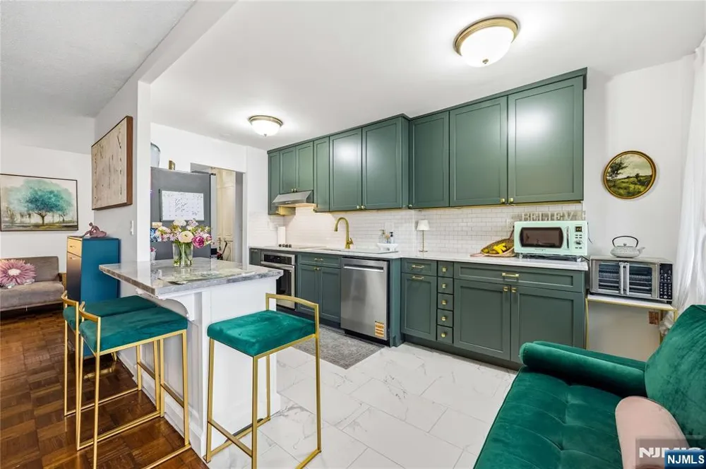 200 Winston Drive 2207 Cliffside Park, NJ 07010