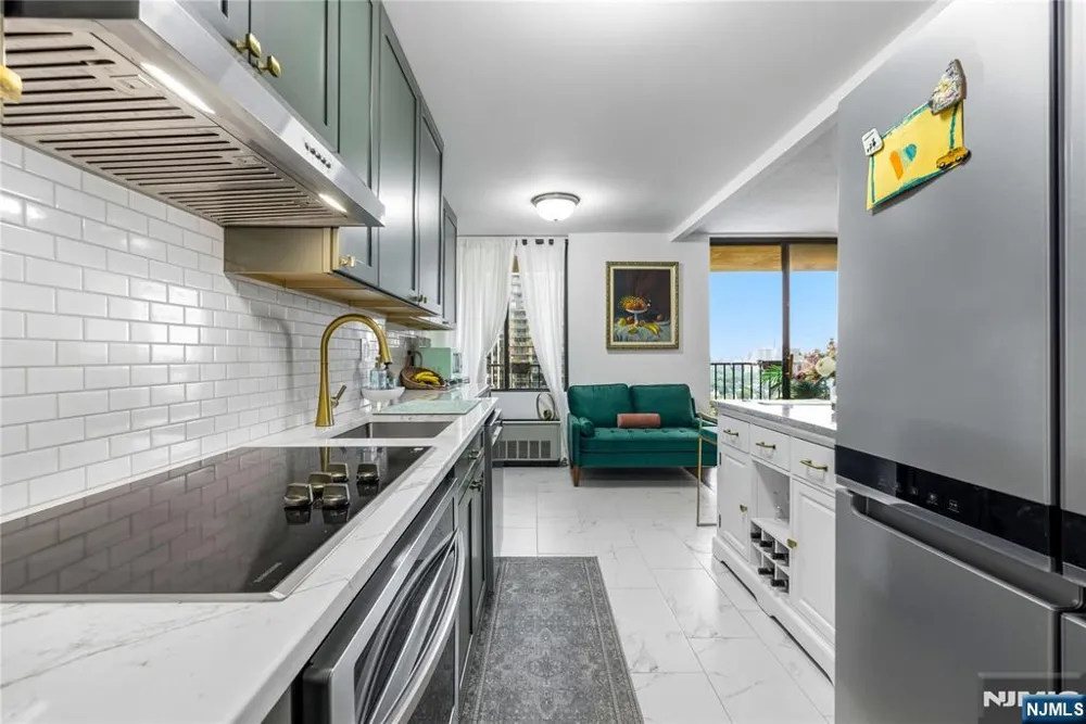 200 Winston Drive 2207 Cliffside Park, NJ 07010