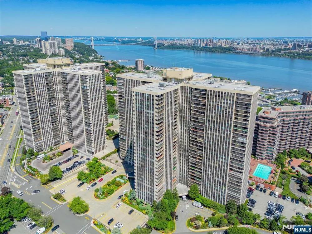 200 Winston Drive 2207 Cliffside Park, NJ 07010