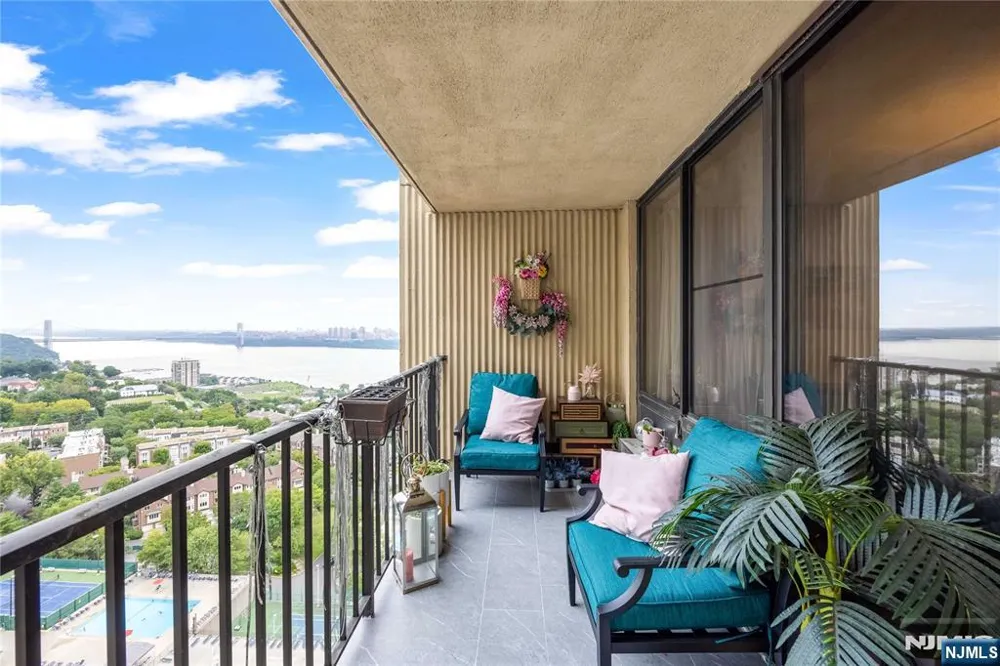 200 Winston Drive 2207 Cliffside Park, NJ 07010