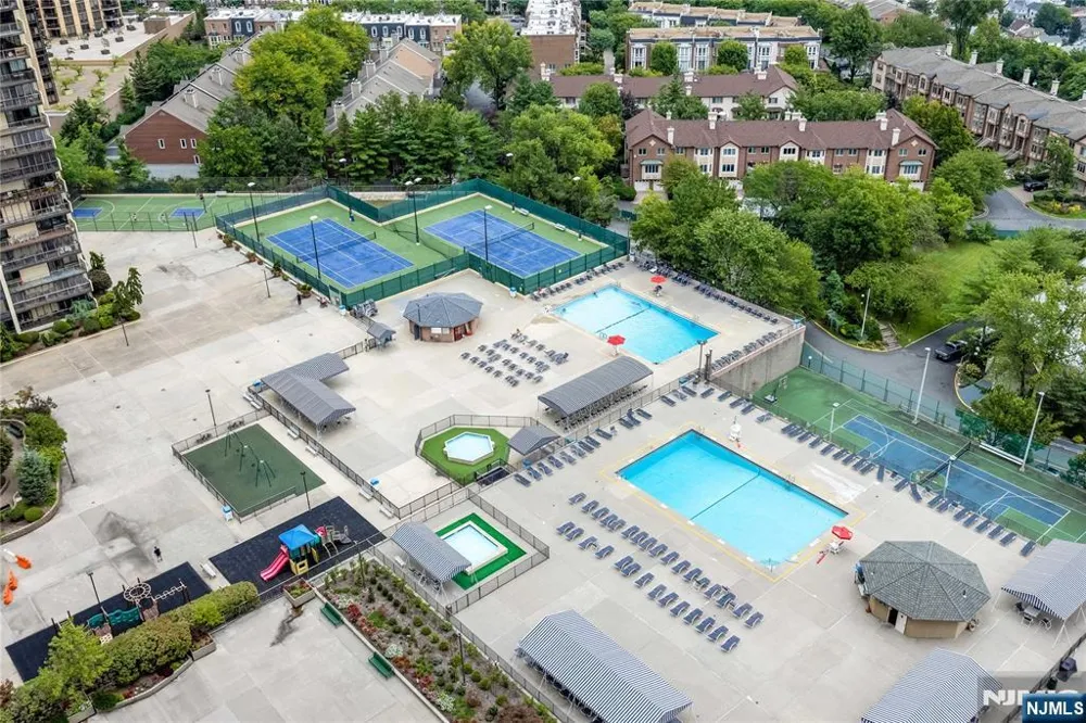 200 Winston Drive 2207 Cliffside Park, NJ 07010