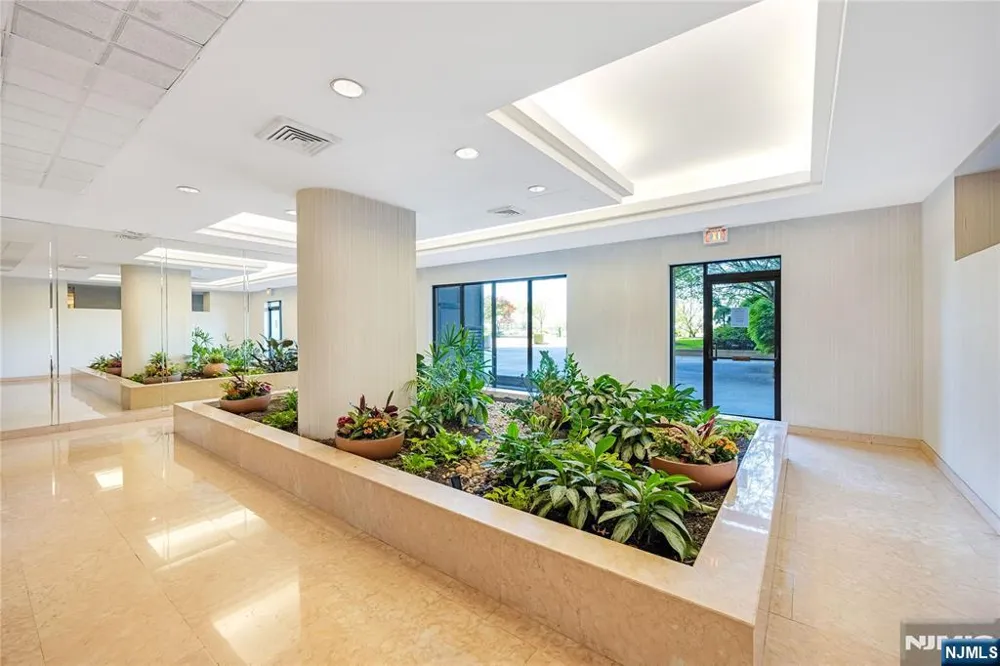 200 Winston Drive 2207 Cliffside Park, NJ 07010