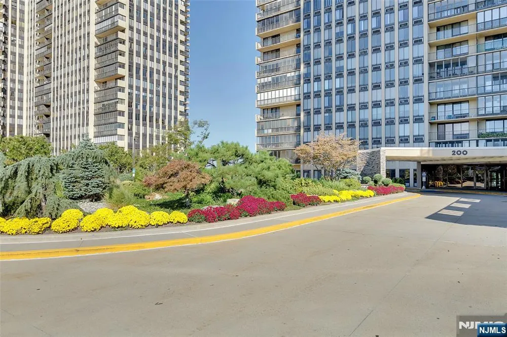 200 Winston Drive 2207 Cliffside Park, NJ 07010
