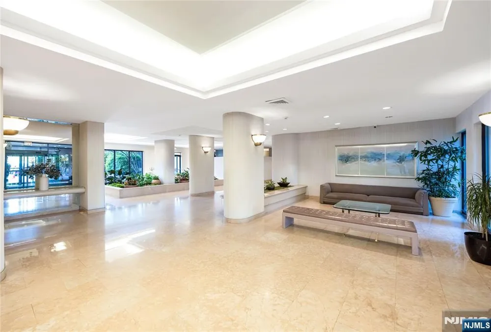 200 Winston Drive 2207 Cliffside Park, NJ 07010