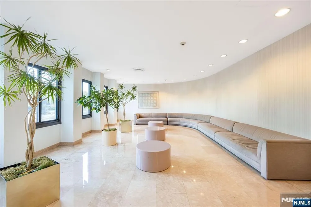 200 Winston Drive 2207 Cliffside Park, NJ 07010