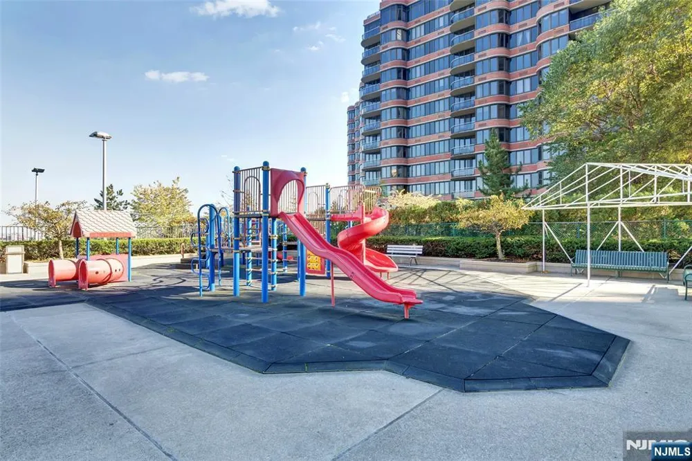 200 Winston Drive 2207 Cliffside Park, NJ 07010