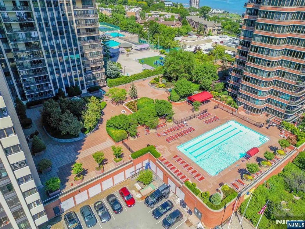 200 Winston Drive 2207 Cliffside Park, NJ 07010
