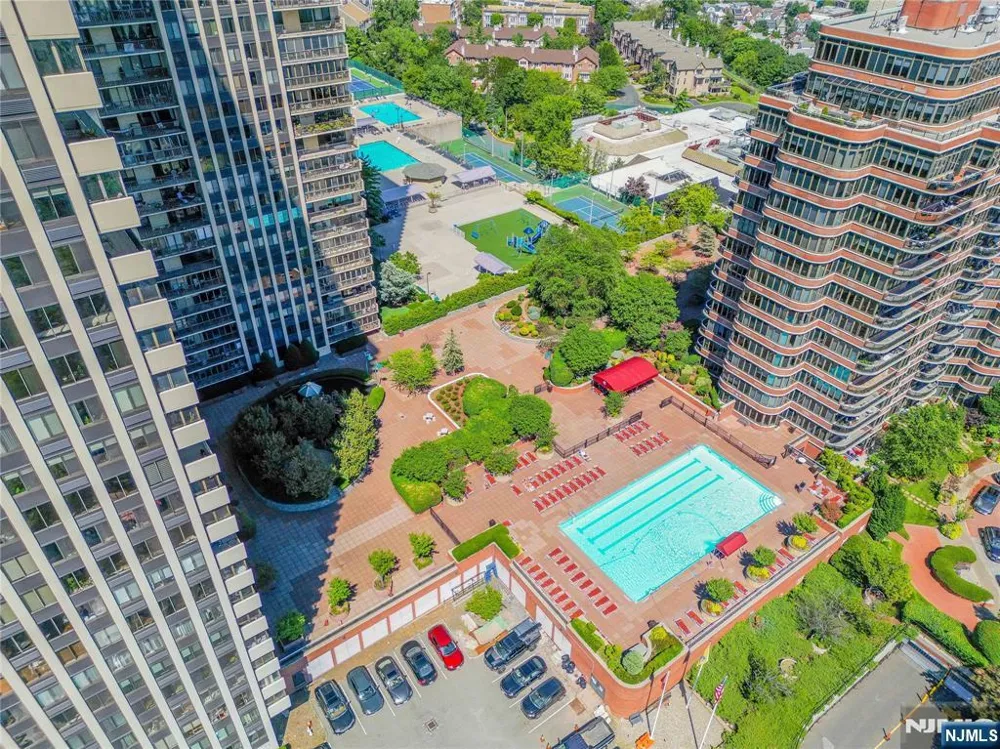 200 Winston Drive 2207 Cliffside Park, NJ 07010