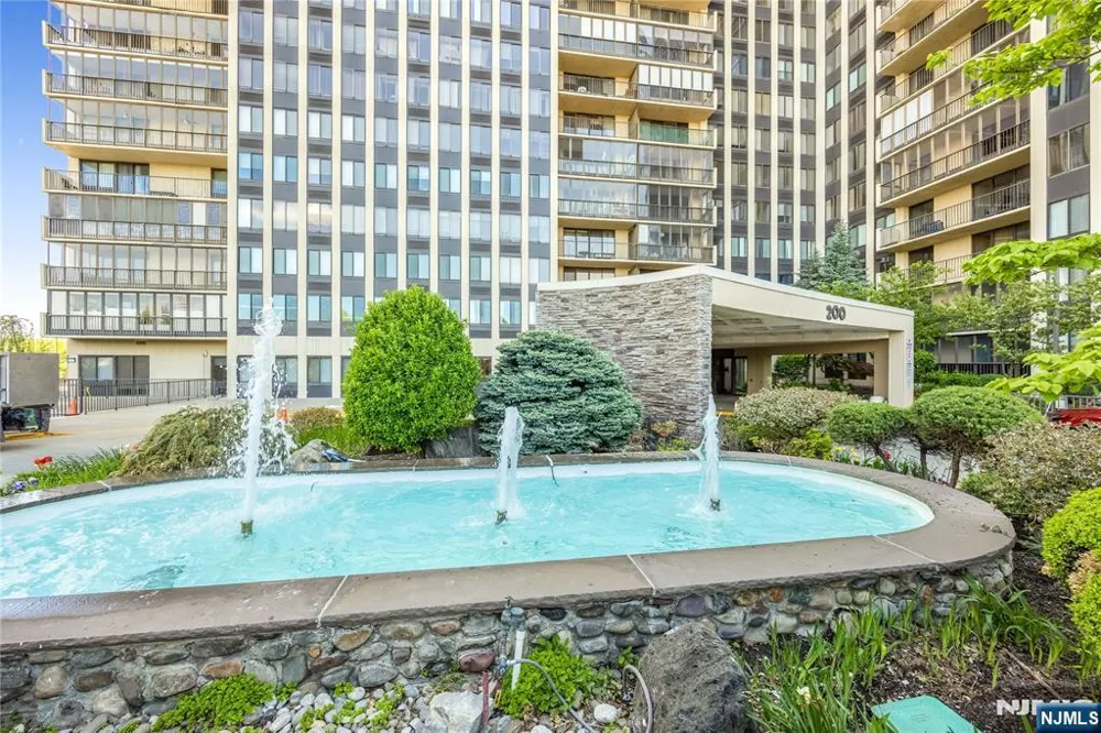 200 Winston Drive 2207 Cliffside Park, NJ 07010