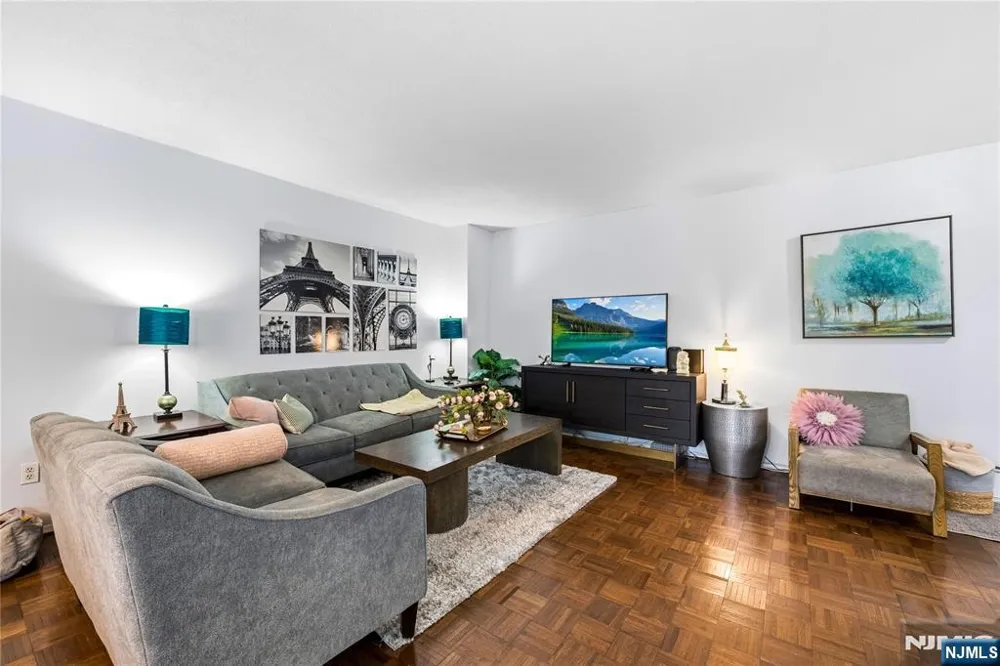 200 Winston Drive 2207 Cliffside Park, NJ 07010