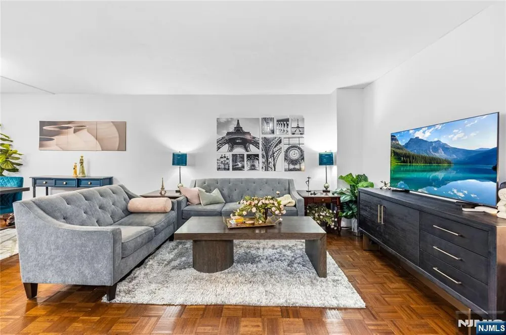 200 Winston Drive 2207 Cliffside Park, NJ 07010
