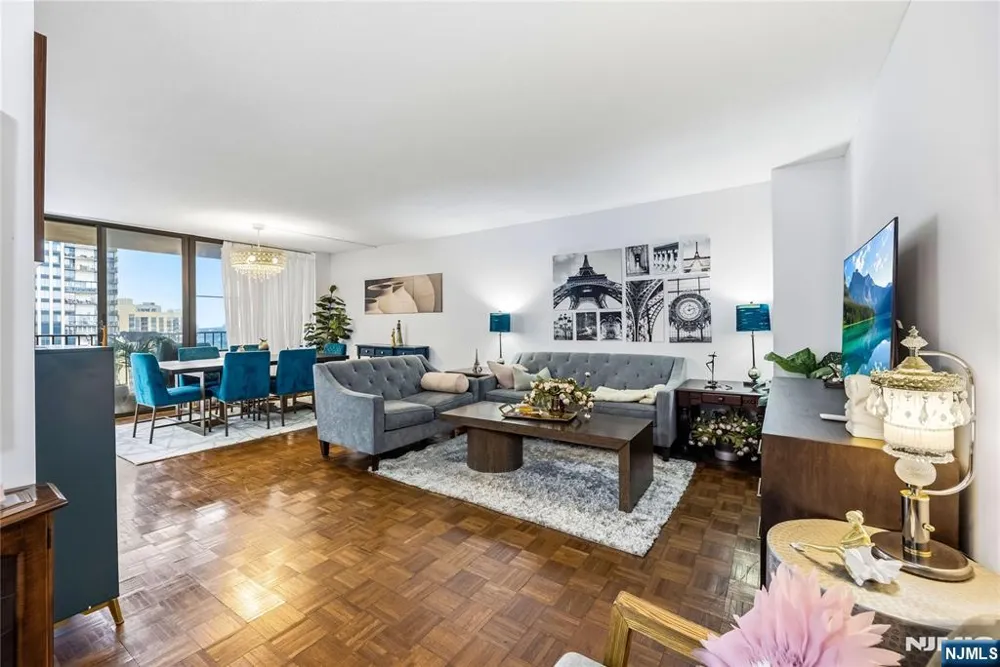 200 Winston Drive 2207 Cliffside Park, NJ 07010