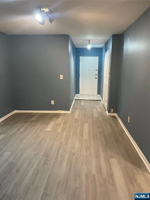 960 Main Street 5