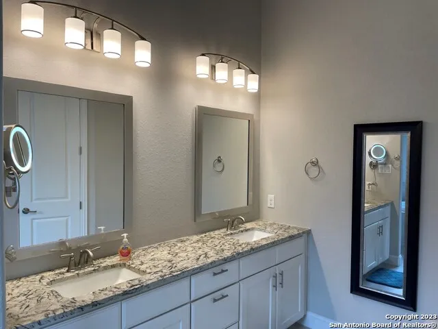 7122 BELLA BLF San Antonio, TX 78256