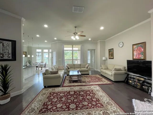 7122 BELLA BLF San Antonio, TX 78256