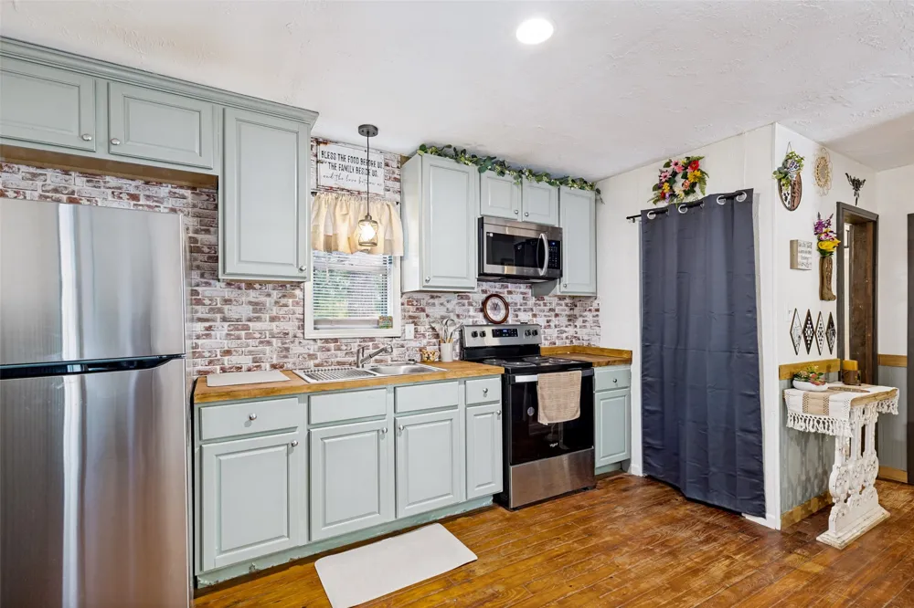 245 Vz County Road 1707 Grand Saline, TX 75140
