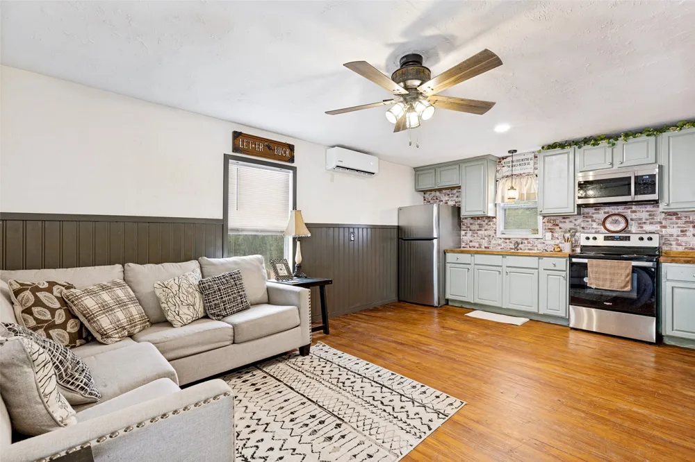245 Vz County Road 1707 Grand Saline, TX 75140