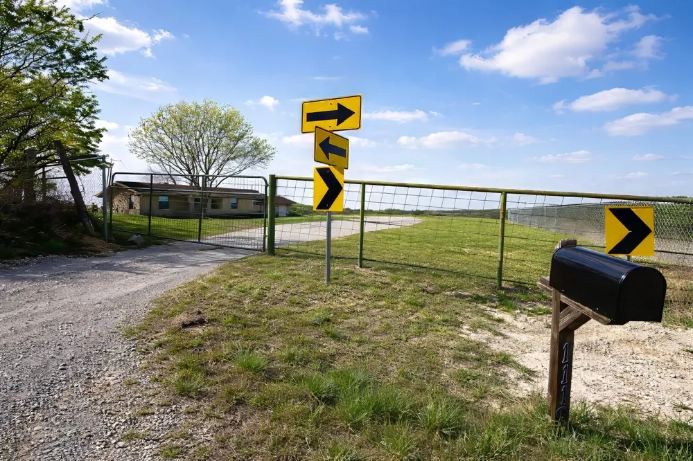 1119 Salt Creek Road Springtown, TX 76082