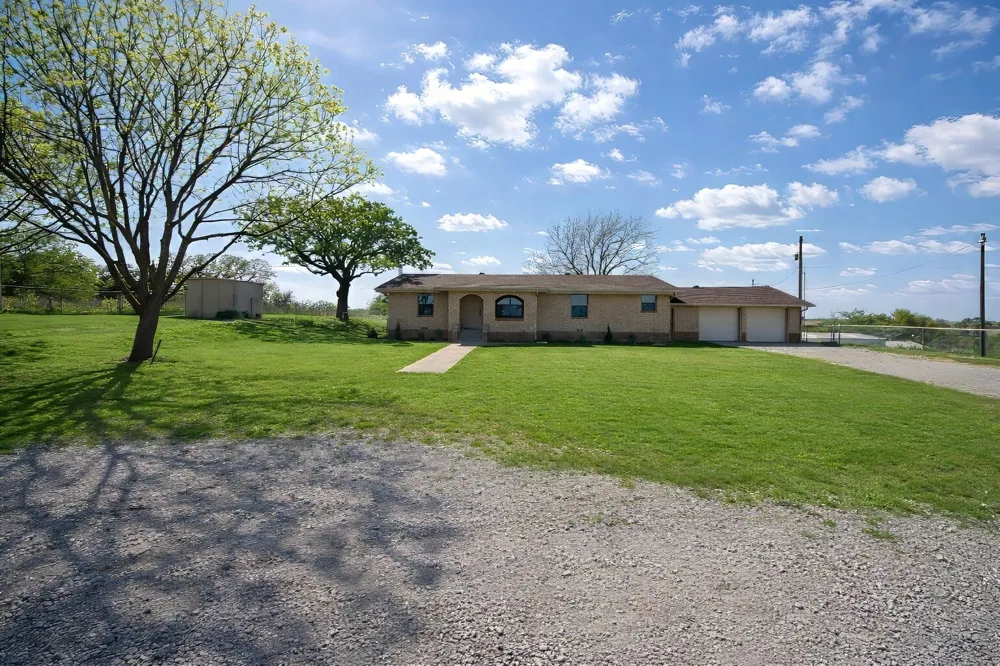 1119 Salt Creek Road Springtown, TX 76082