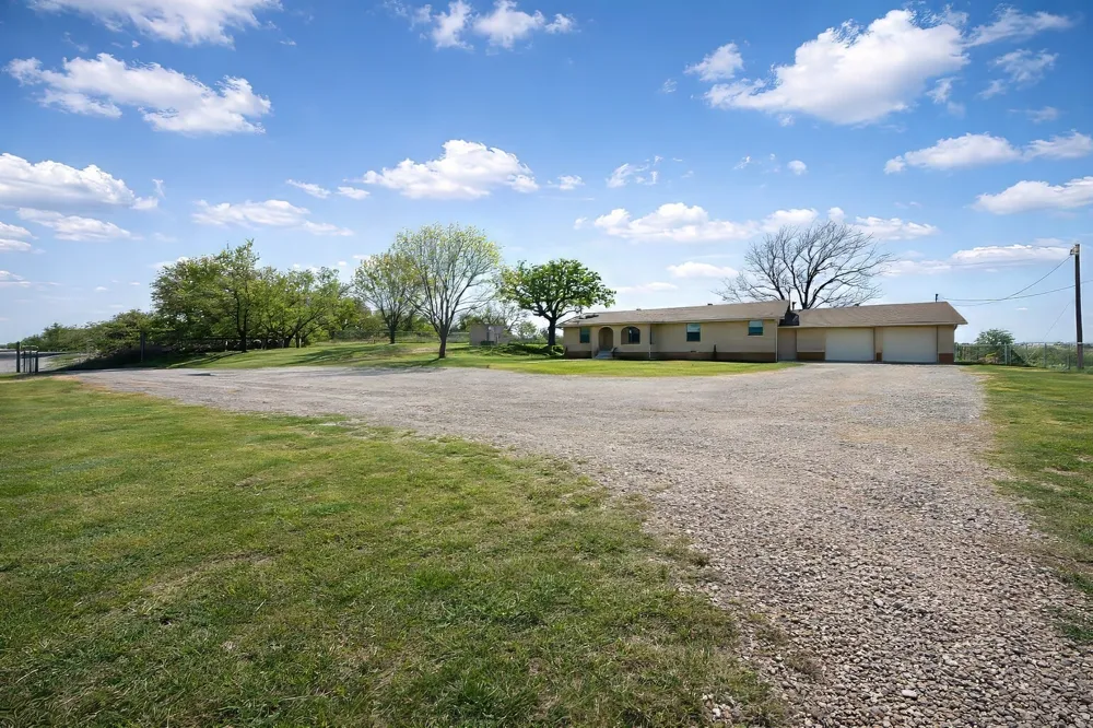 1119 Salt Creek Road Springtown, TX 76082