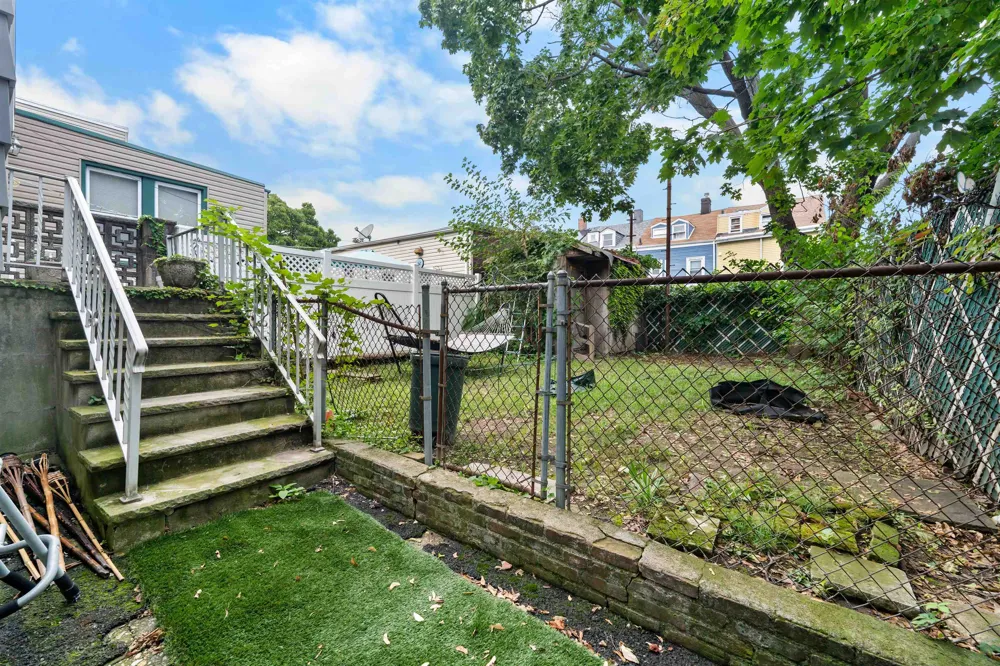 9 WEST 51ST ST Bayonne, NJ 07002