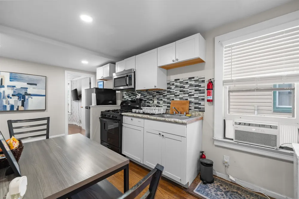 9 WEST 51ST ST Bayonne, NJ 07002