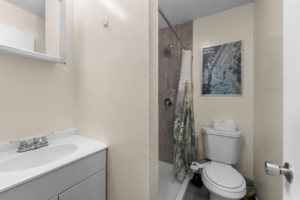 9 WEST 51ST ST Bayonne, NJ 07002