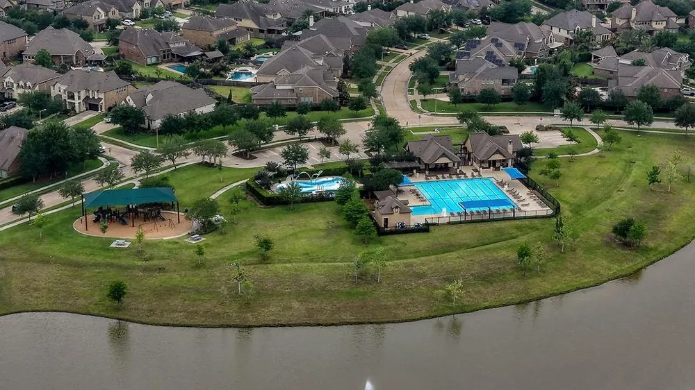 2513 Royal Field Lane Friendswood, TX 77546