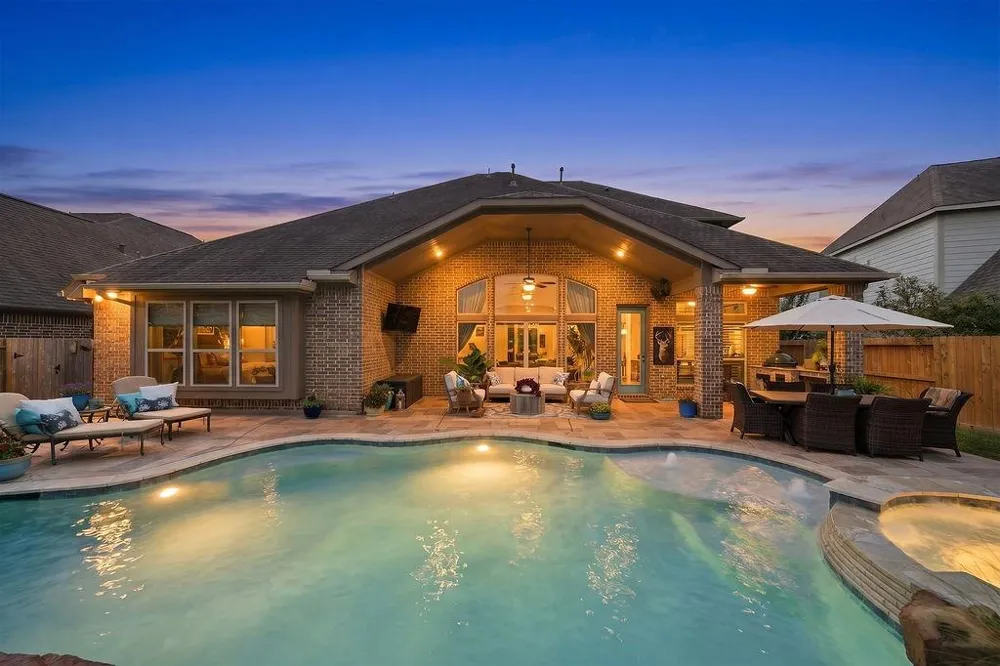 2513 Royal Field Lane Friendswood, TX 77546