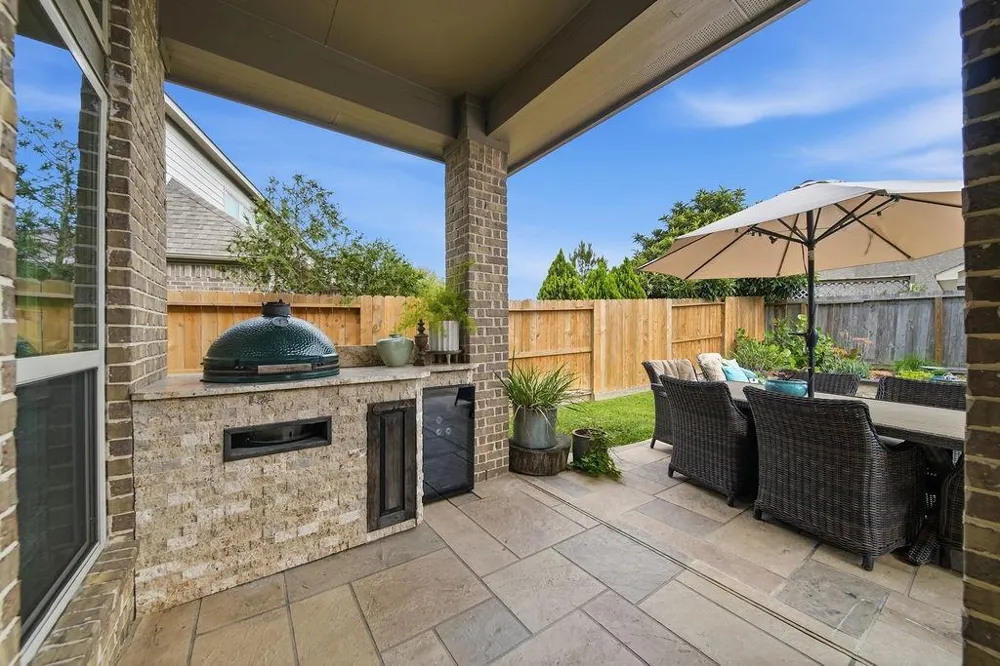 2513 Royal Field Lane Friendswood, TX 77546