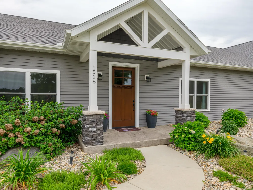 1518 M DRIVE S East Leroy, MI 49051