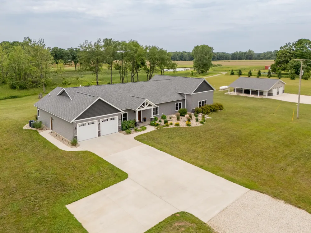 1518 M DRIVE S East Leroy, MI 49051