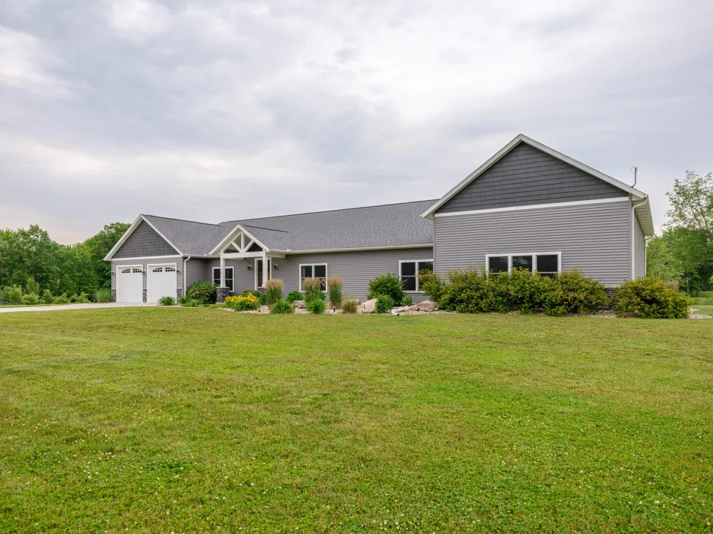 1518 M DRIVE S East Leroy, MI 49051