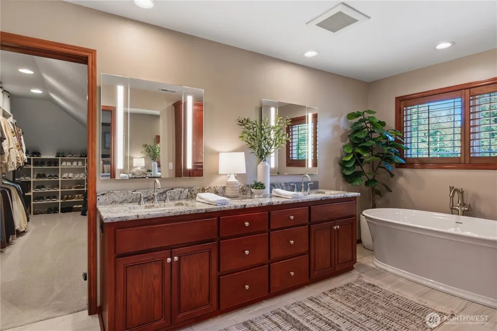 2538 E Lynnwood Drive Longview, WA 98632