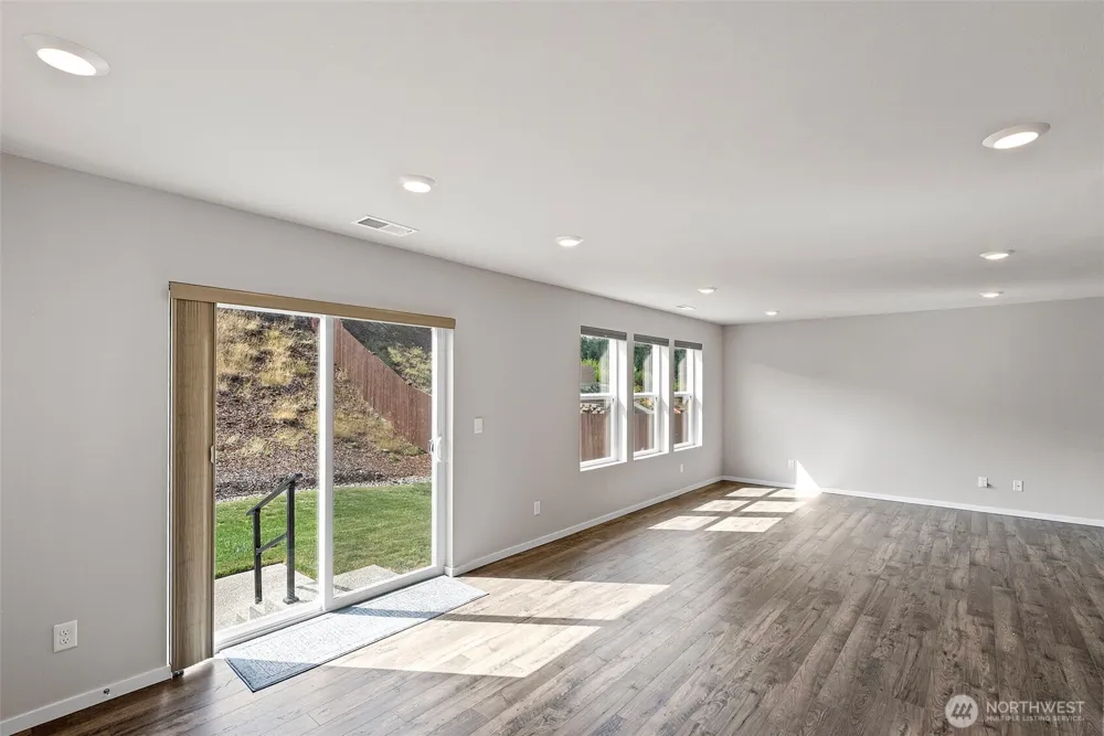 1454 SW Pendleton Way Port Orchard, WA 98367