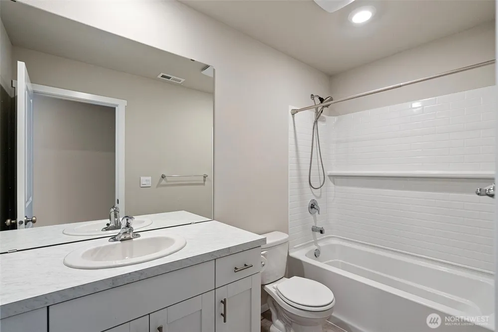 1454 SW Pendleton Way Port Orchard, WA 98367