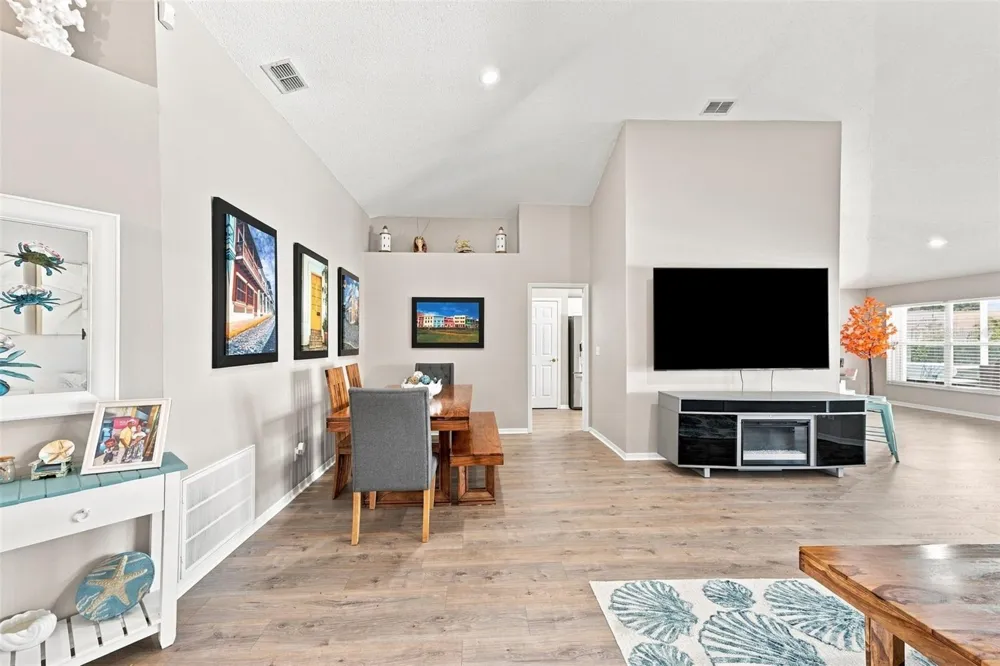 2252 NEW BEDFORD DRIVE Sun City Center, FL 33573