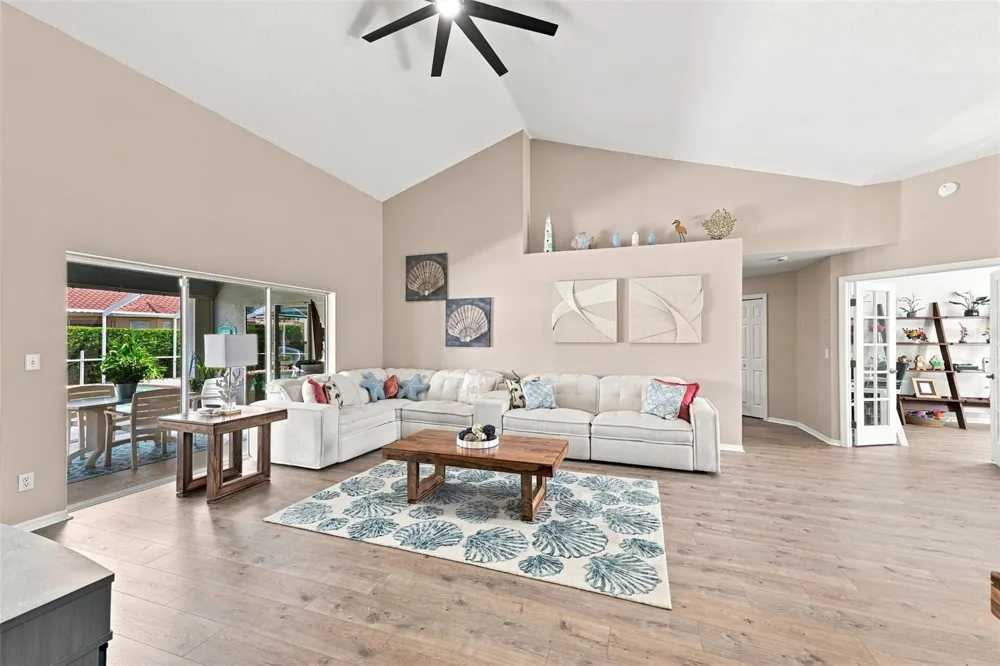 2252 NEW BEDFORD DRIVE Sun City Center, FL 33573