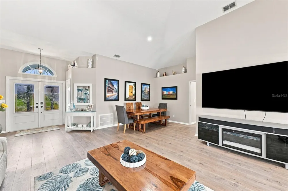 2252 NEW BEDFORD DRIVE Sun City Center, FL 33573