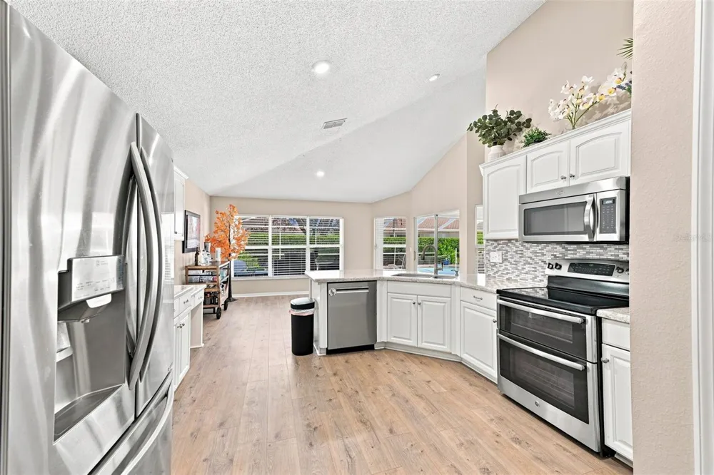 2252 NEW BEDFORD DRIVE Sun City Center, FL 33573