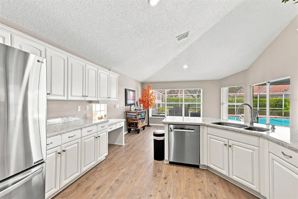 2252 NEW BEDFORD DRIVE Sun City Center, FL 33573