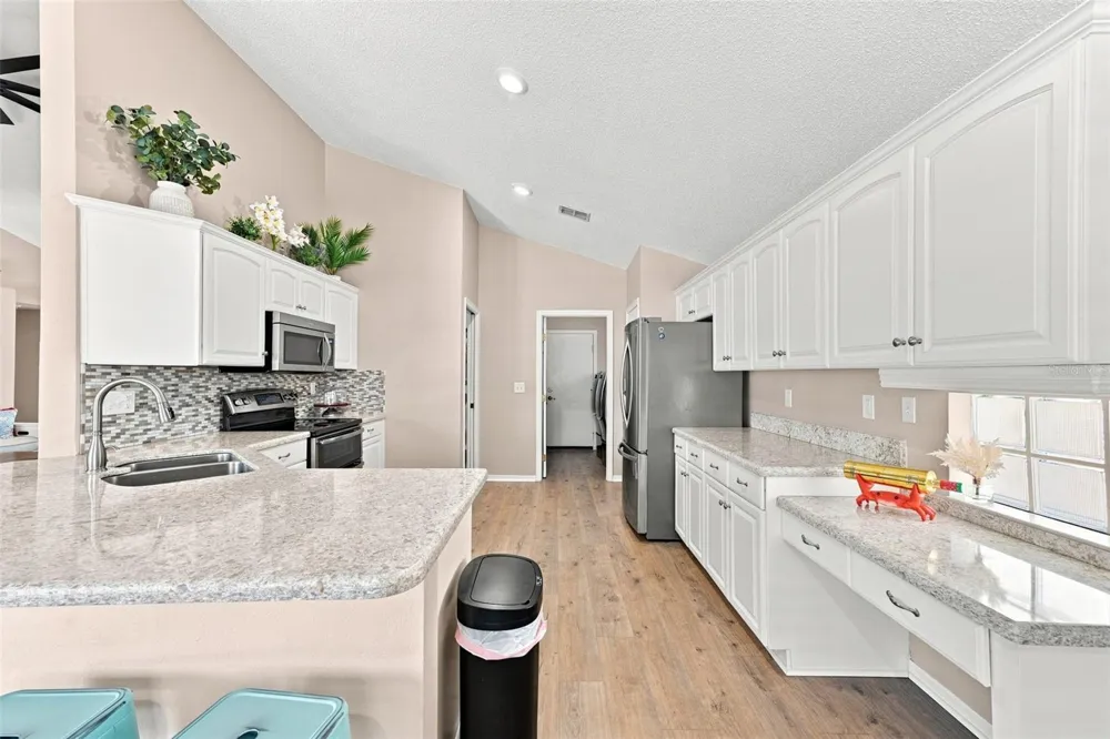 2252 NEW BEDFORD DRIVE Sun City Center, FL 33573