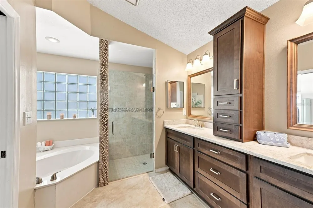 2252 NEW BEDFORD DRIVE Sun City Center, FL 33573