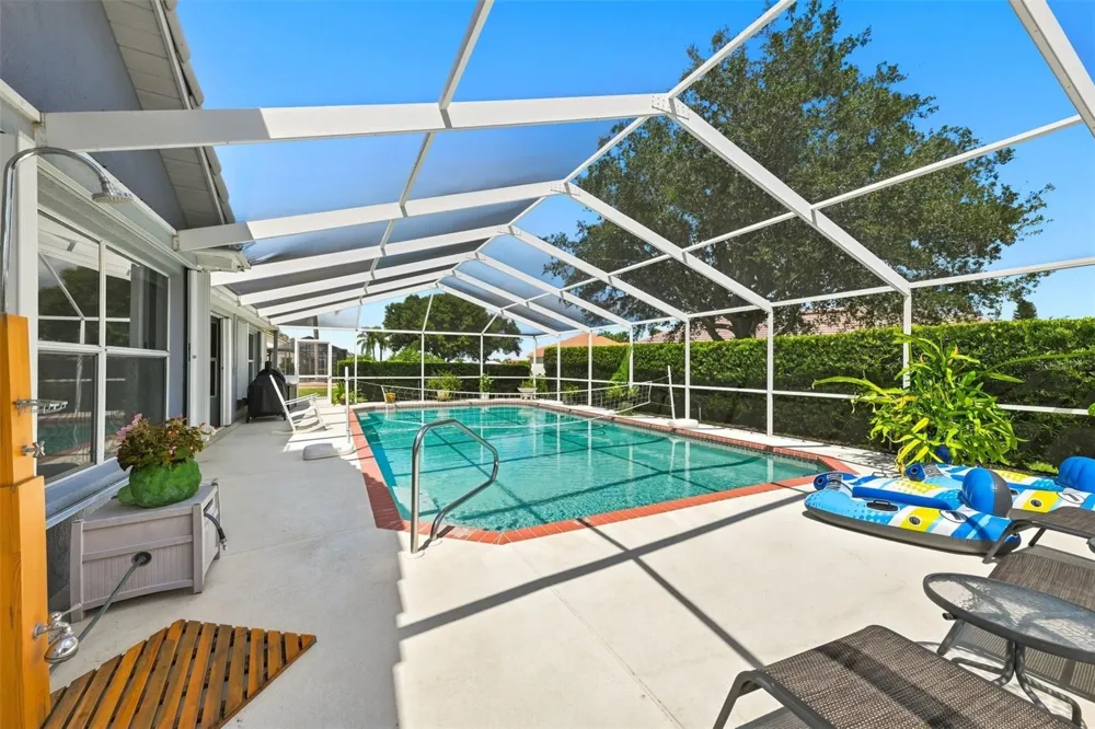 2252 NEW BEDFORD DRIVE Sun City Center, FL 33573