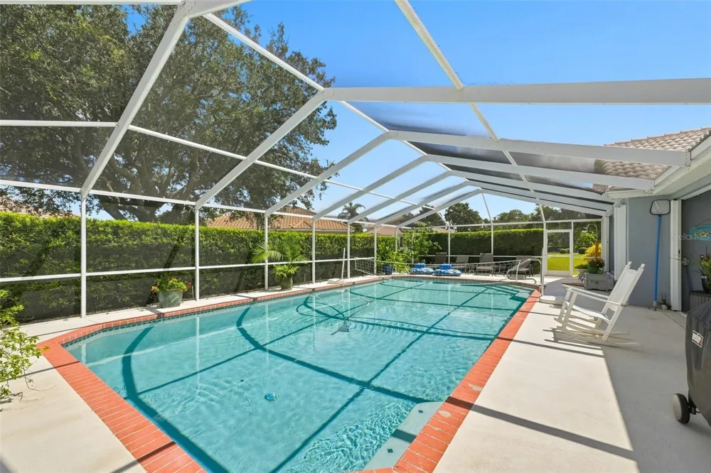 2252 NEW BEDFORD DRIVE Sun City Center, FL 33573