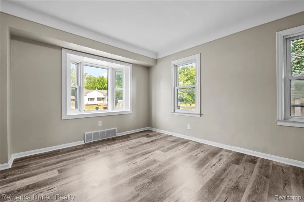 28526 Brentwood Street Southfield City, MI 48076