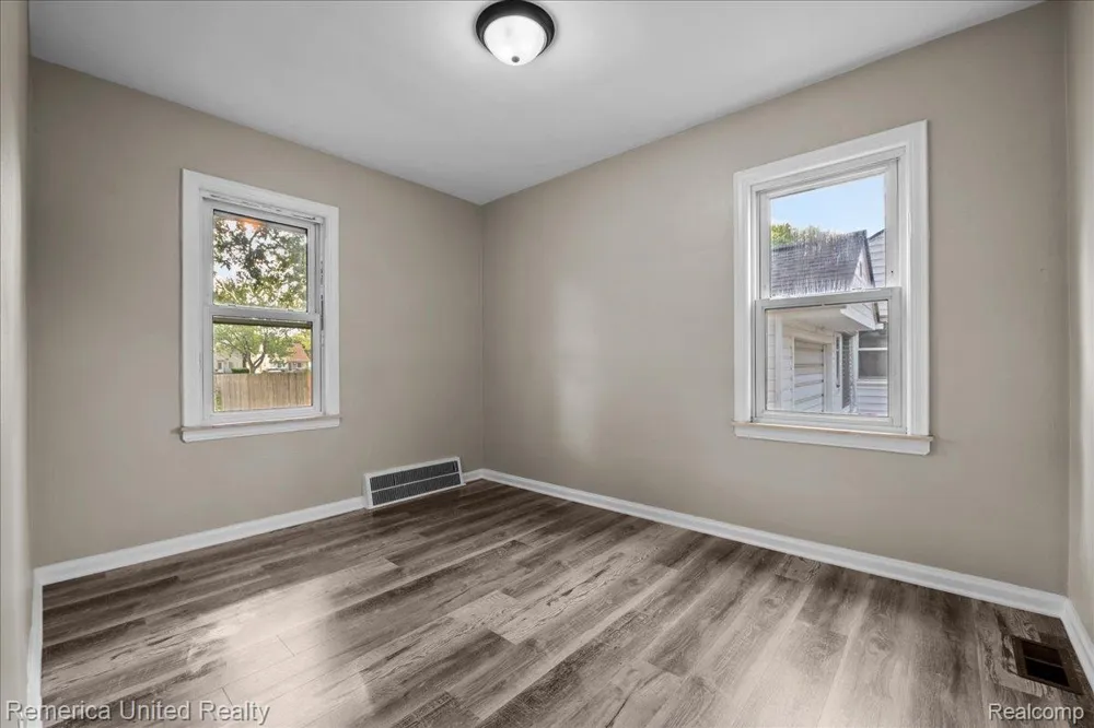 28526 Brentwood Street Southfield City, MI 48076