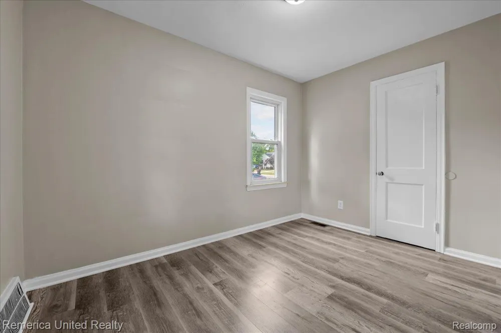 28526 Brentwood Street Southfield City, MI 48076